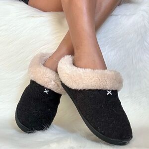 SOLD Dearfoams Slippers